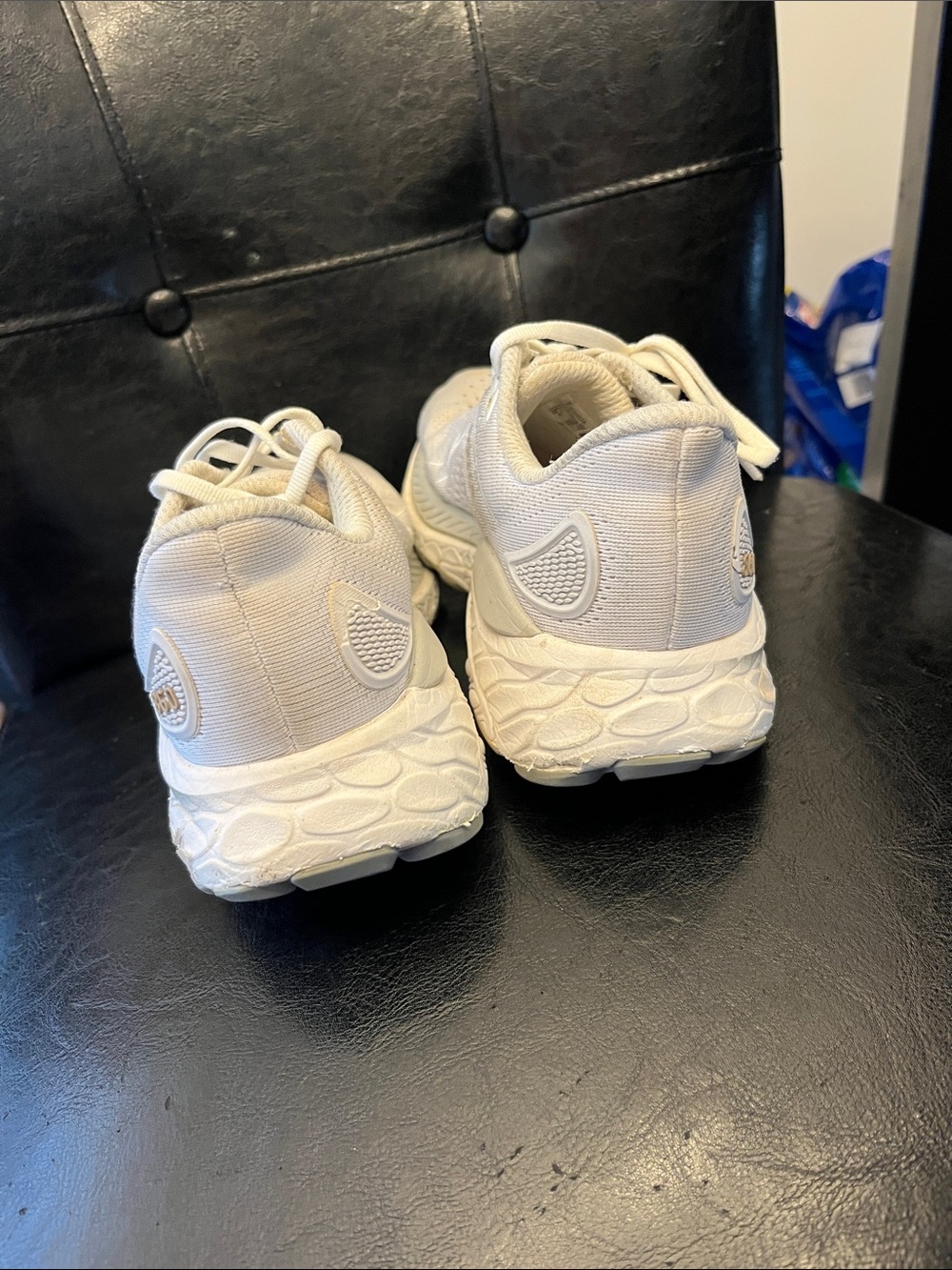 New Balance Women's white 860 Athletic Running Shoes - Picture 2 of 5